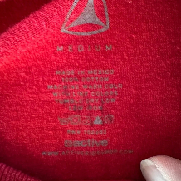 Active‎ Men's T-Shirt  Size Medium, red shirt, t-shirt, graphic tee, mens shirt - Picture 4 of 5